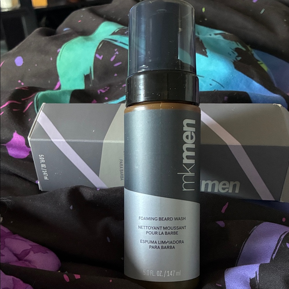Mary Kay MKMen Foaming Beard Wash - Gray and White - Picture 2 of 2